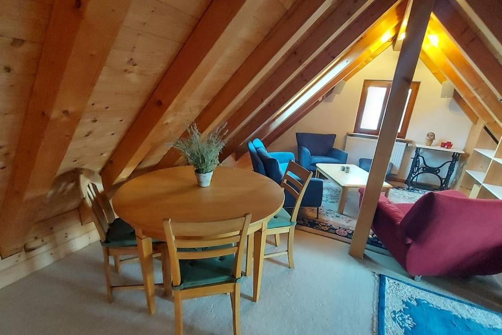 Wangen im Allgäu Gemuetliche Ferienwohnung Auf 2 Etagen Mit Dachterrasse מראה חיצוני תמונה